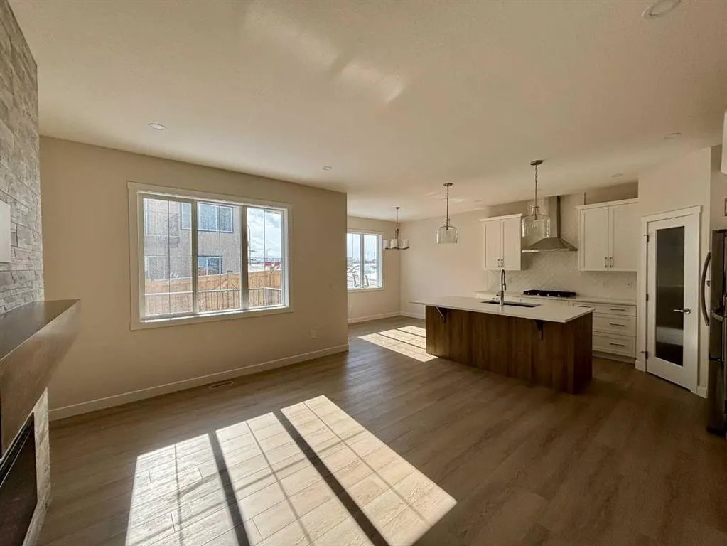 695 Buffaloberry Manor SE — photo 3