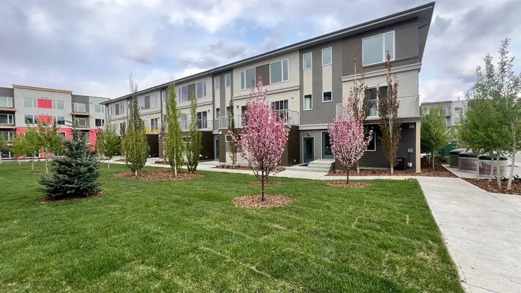 212 Shawnee Square SW — photo 2