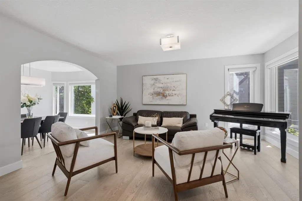 30 Strathcona Road SW — photo 3