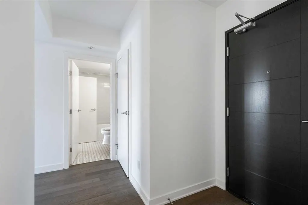 930 6 Avenue SW #1004 — photo 2