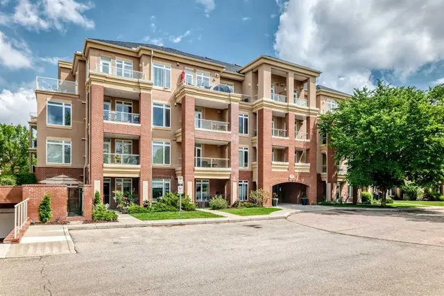 4 Hemlock Crescent SW #103