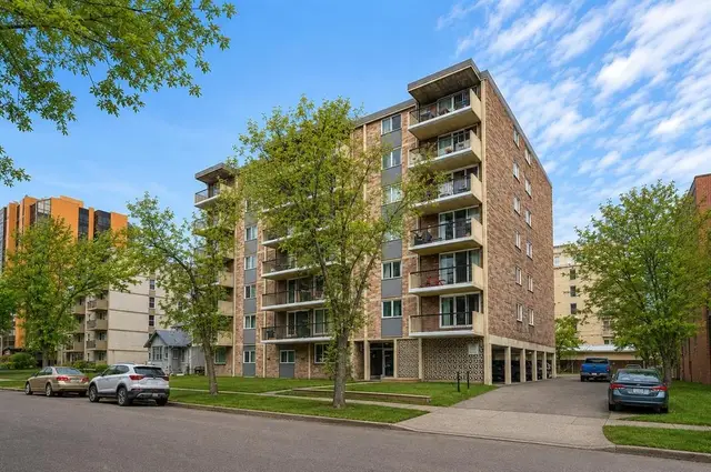 1312 13 Avenue SW #102