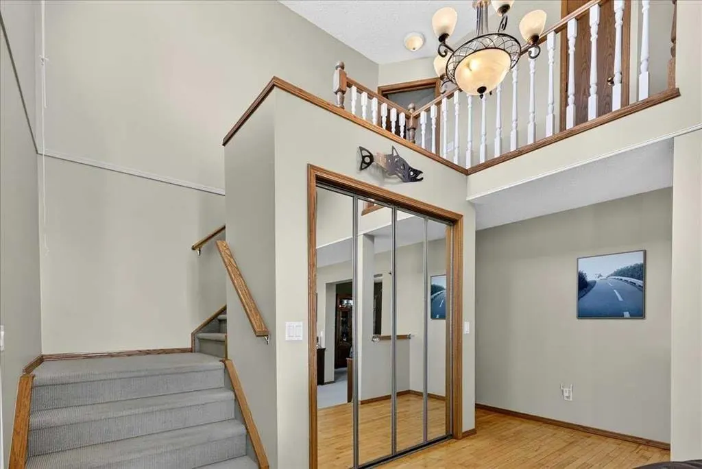 14 Hawkdale Gate NW — photo 3