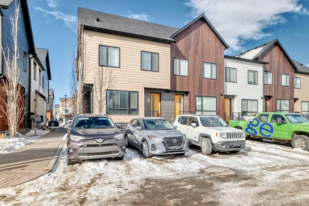 111 Redstone Crescent NE — photo 3