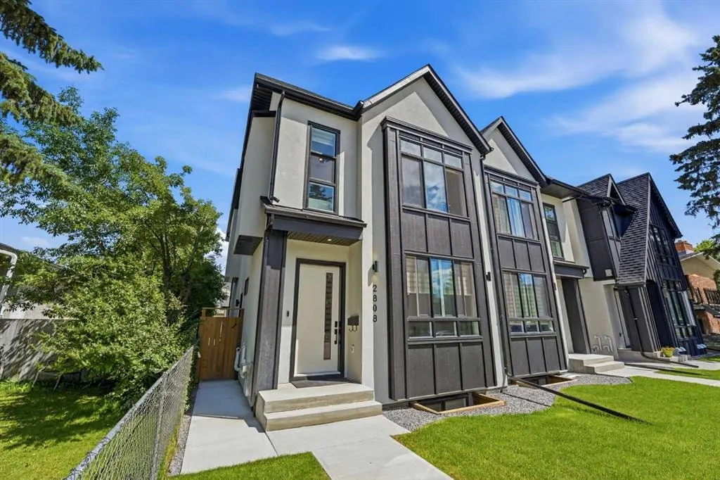 2808 40 Street SW — photo 2