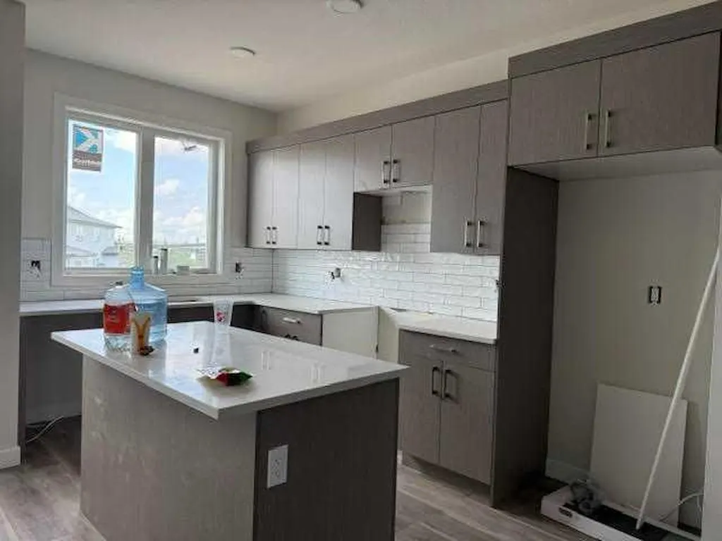 12 Memorial Parkway — photo 3