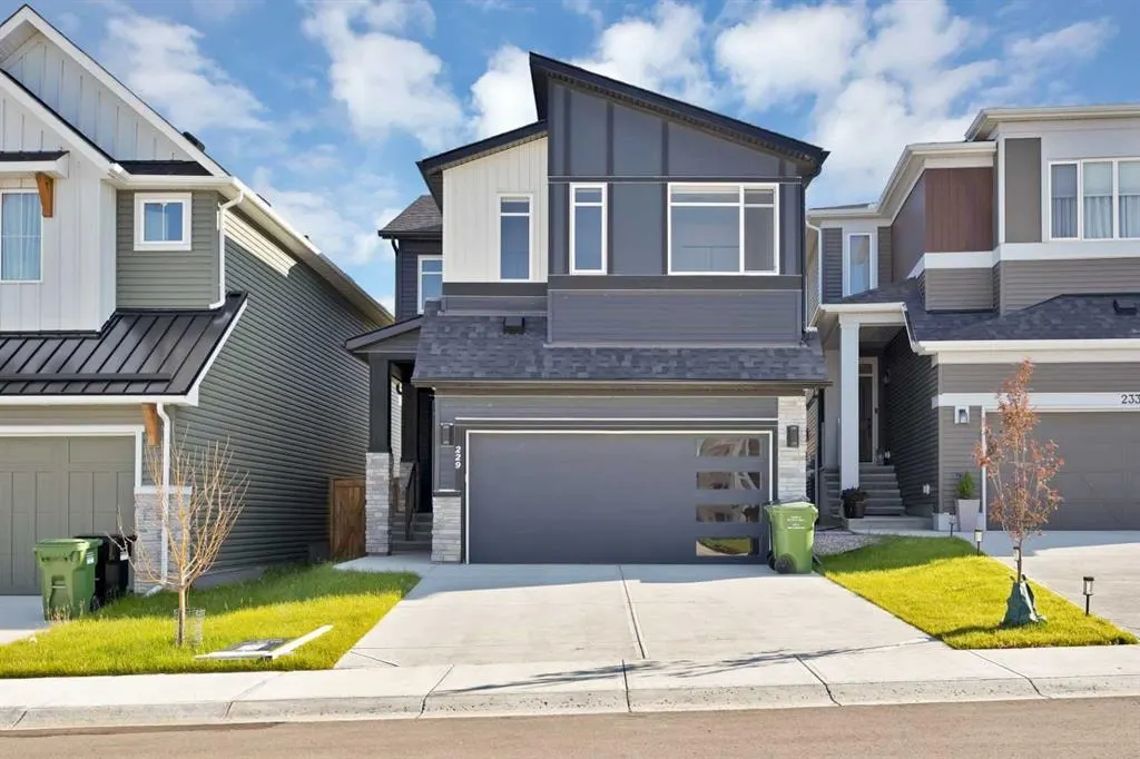 229 Calhoun Crescent NE — photo 2