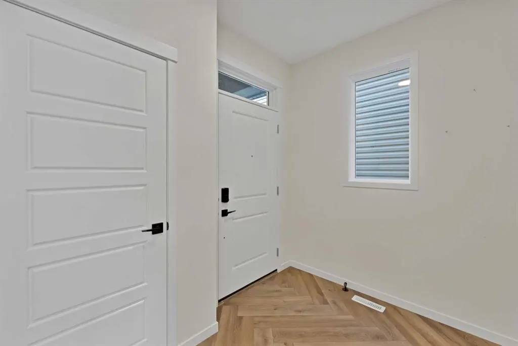 229 Calhoun Crescent NE — photo 3