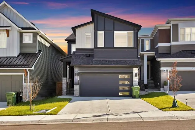 229 Calhoun Crescent NE