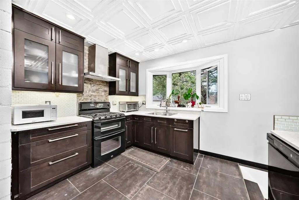 4832 Worcester Drive SW — photo 2