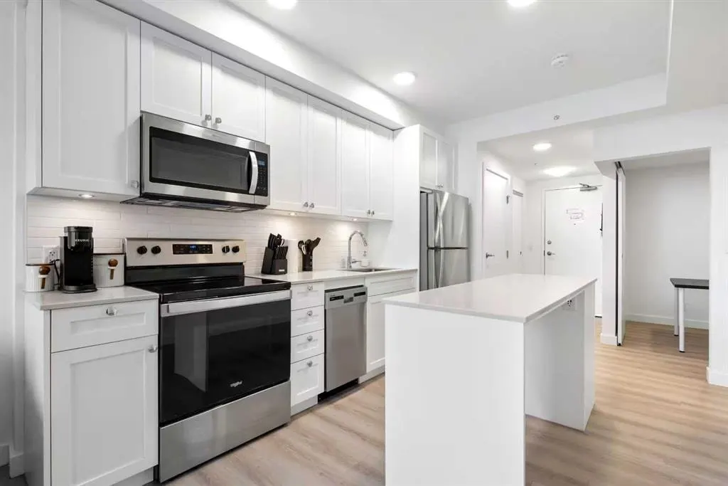 123 4 Street NE #405 — photo 2