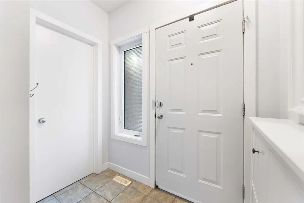 1620 27 Avenue SW #2 — photo 2