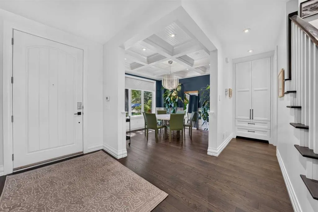 1732 49 Avenue SW — photo 3