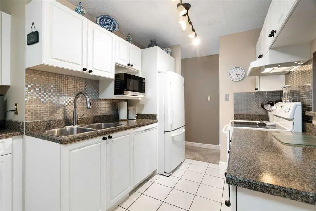 202 Braeglen Close SW #2107 — photo 3