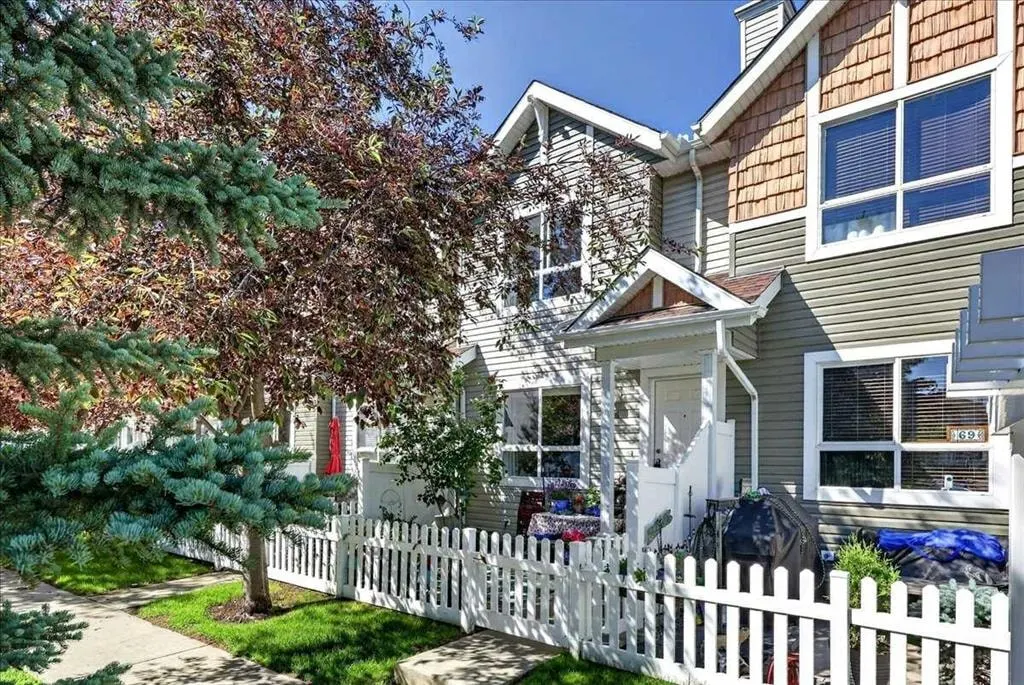 68 Tuscany Court NW — photo 2