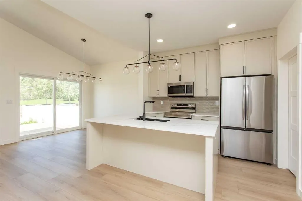 60 Emmett Crescent — photo 2