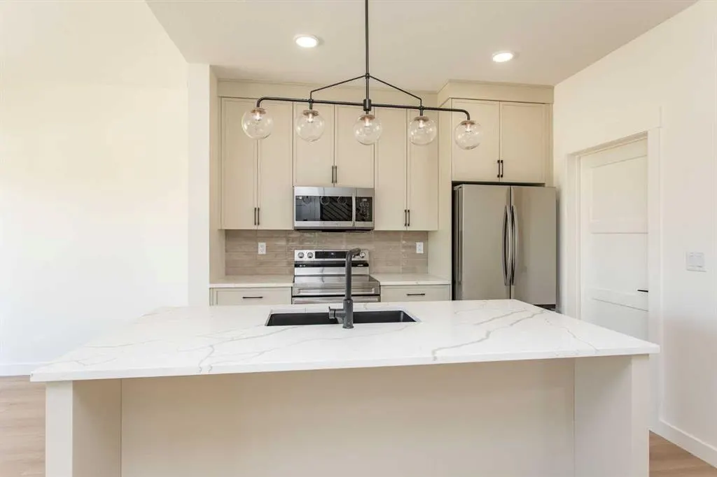 60 Emmett Crescent — photo 3