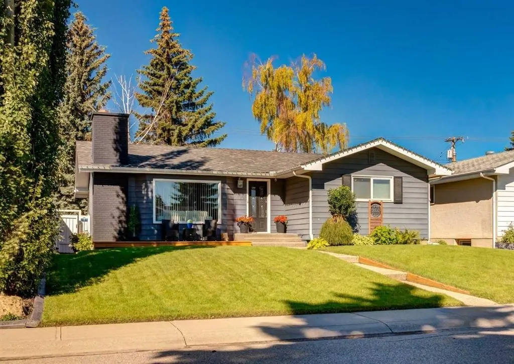 425 Woodland Crescent SE — photo 2