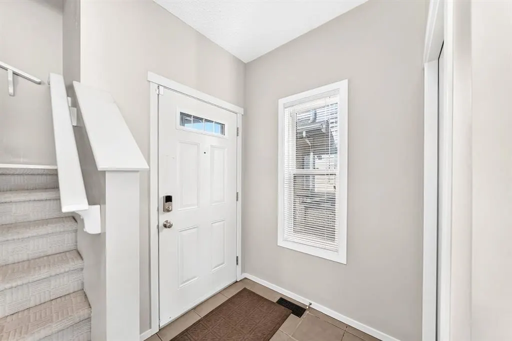 277 Saddlecrest Way NE — photo 3