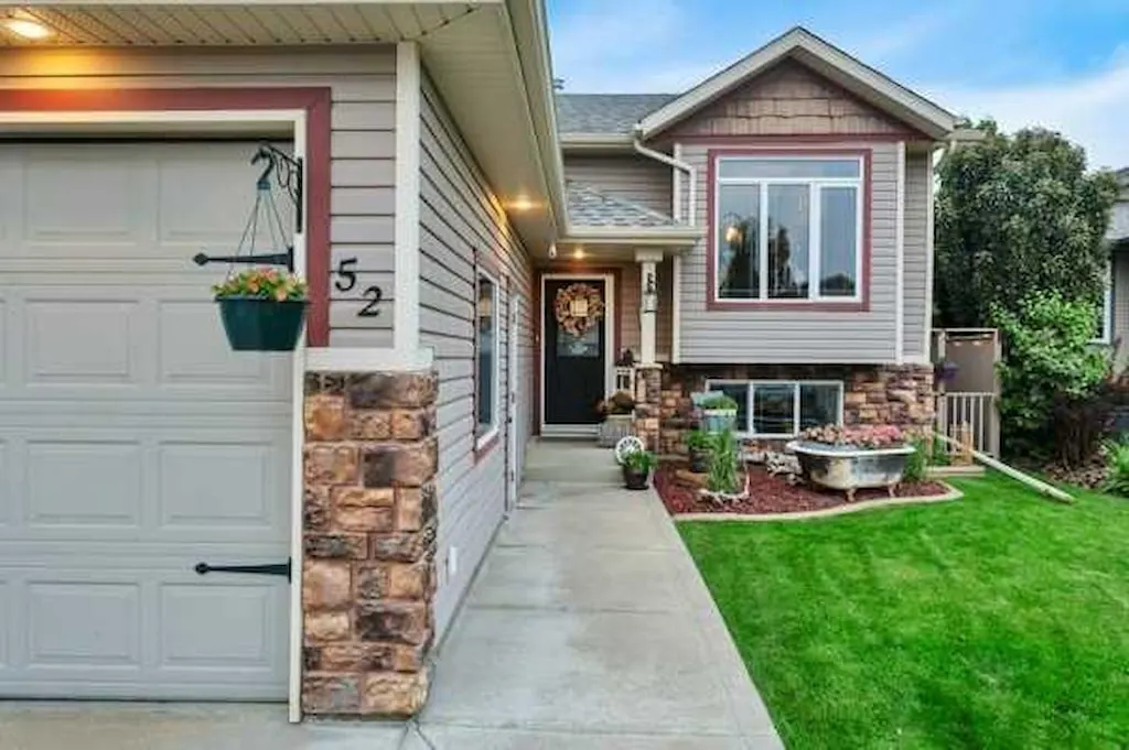 52 Irving Crescent — photo 2