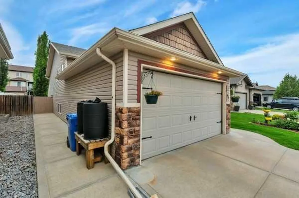 52 Irving Crescent — photo 3