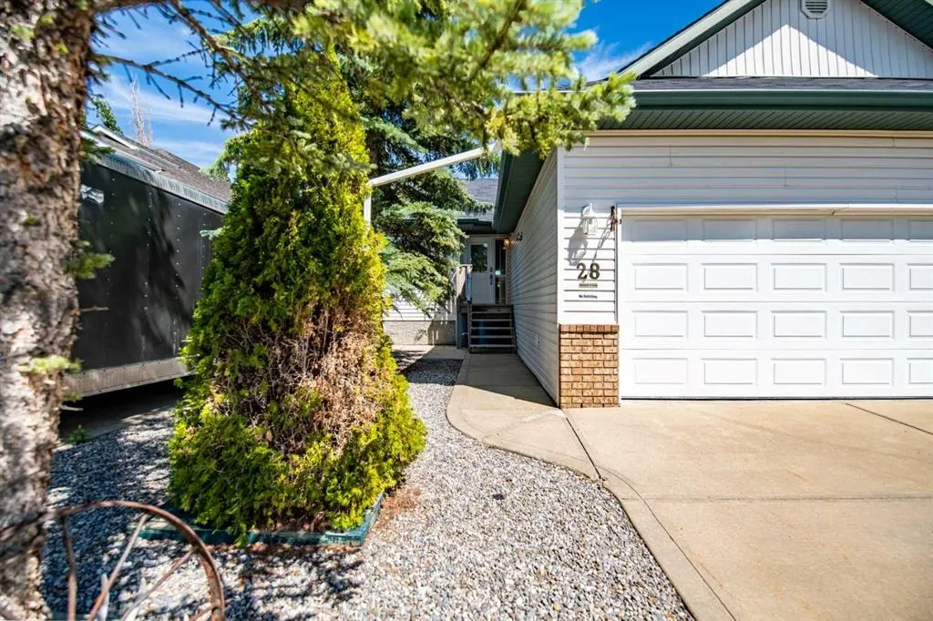 28 Westwood Crescent — photo 1