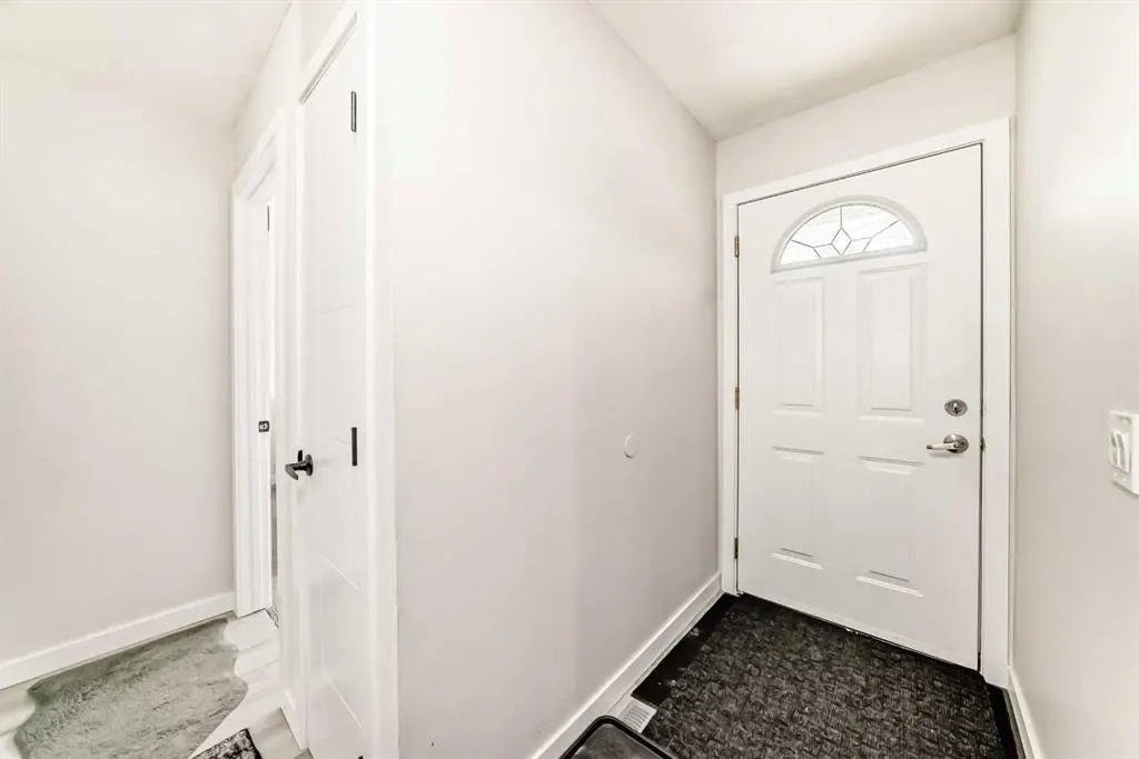 6712 23 Avenue NE — photo 2