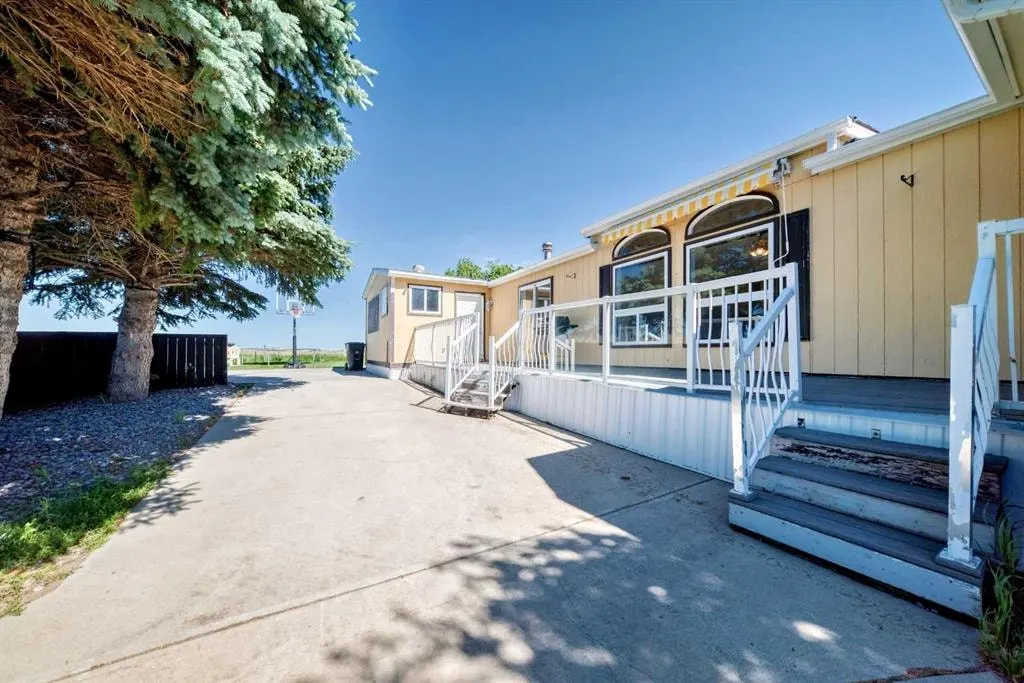41 Westmount Drive — photo 2