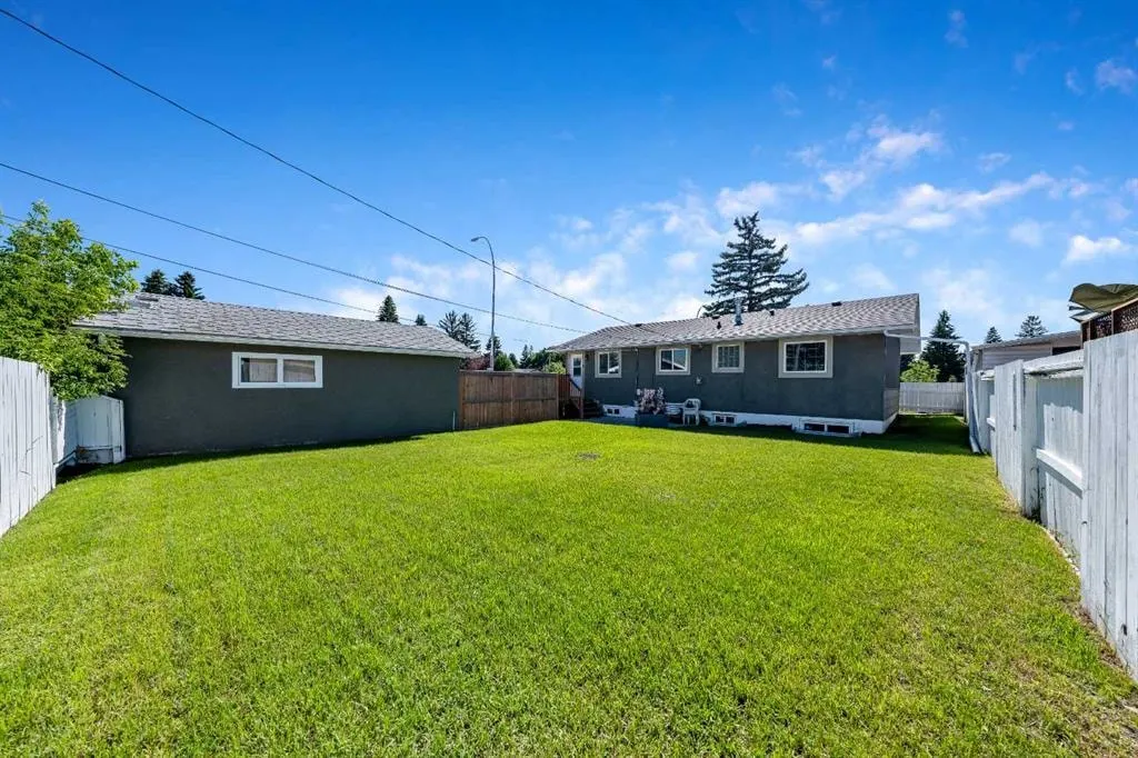 629 Agate Crescent SE — photo 2