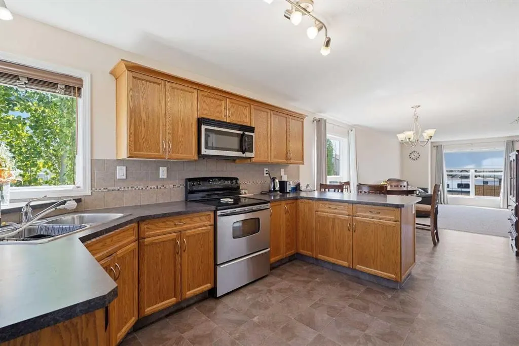 48 Vanson Close — photo 3