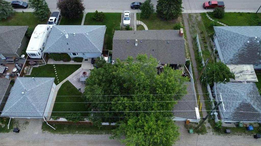 4803 5 Avenue SW — photo 3