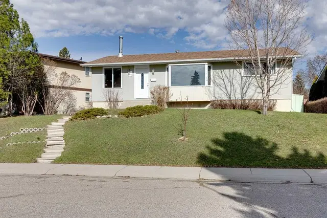 248 Huntcroft Road NE