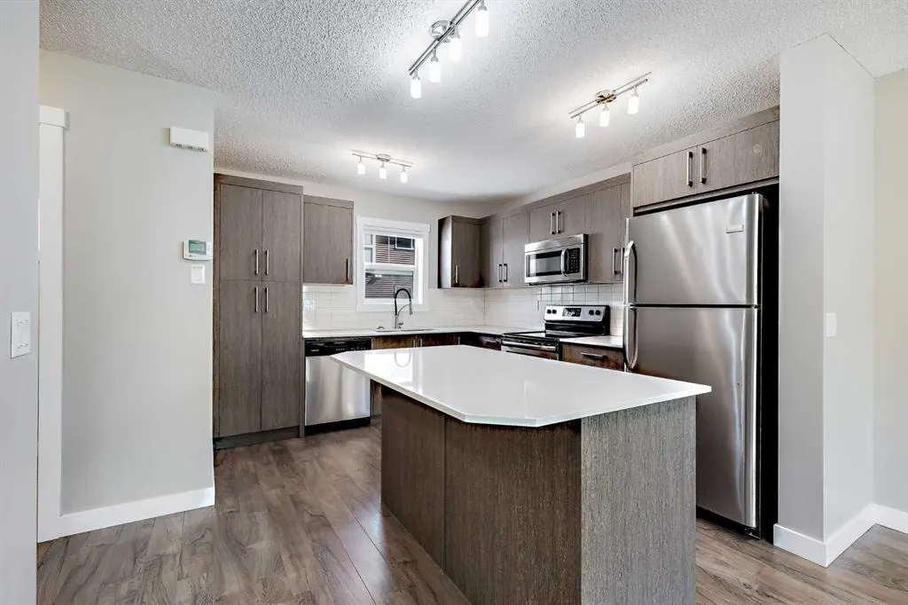 1225 Kings Heights Way SE #606 — photo 2