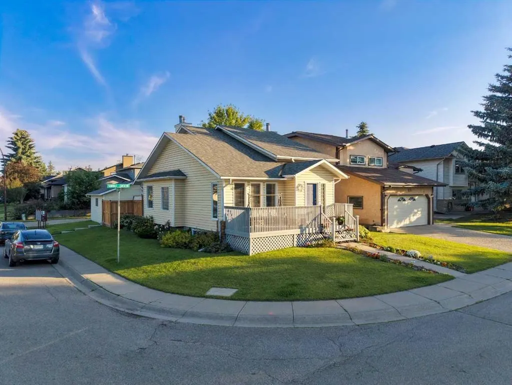 128 Sunvale Crescent SE — photo 2