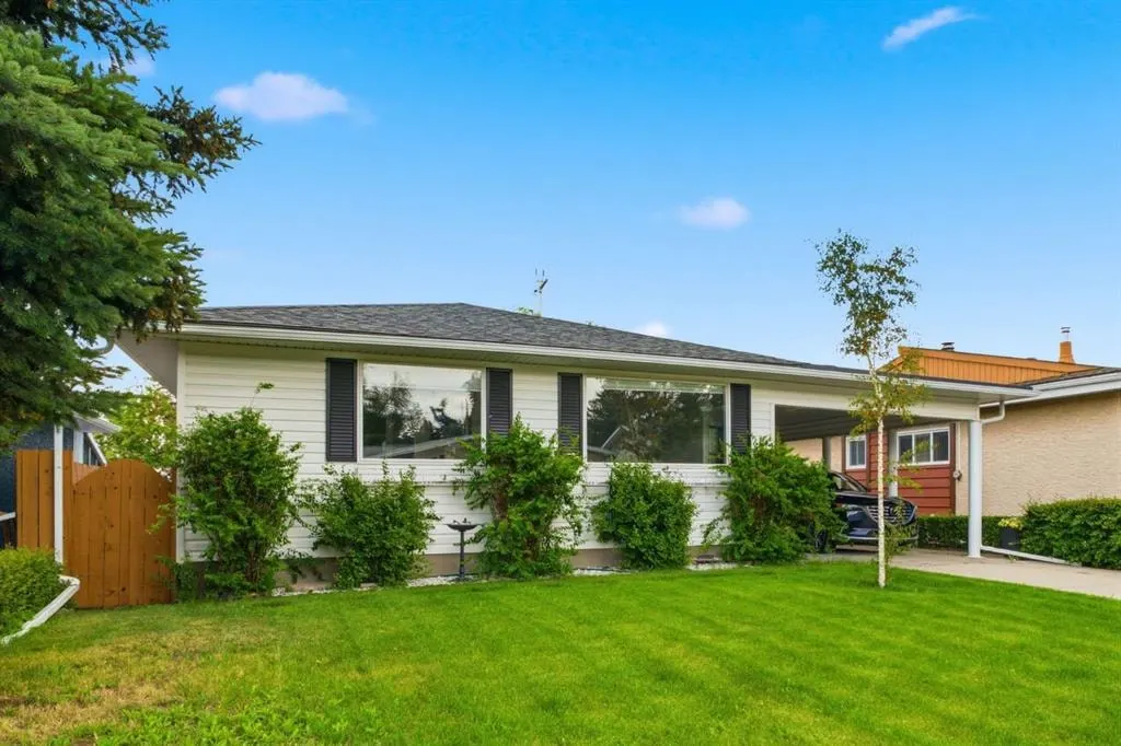 4752 Nipawin Crescent NW — photo 3