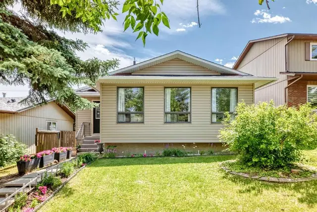11 Bedford Drive NE