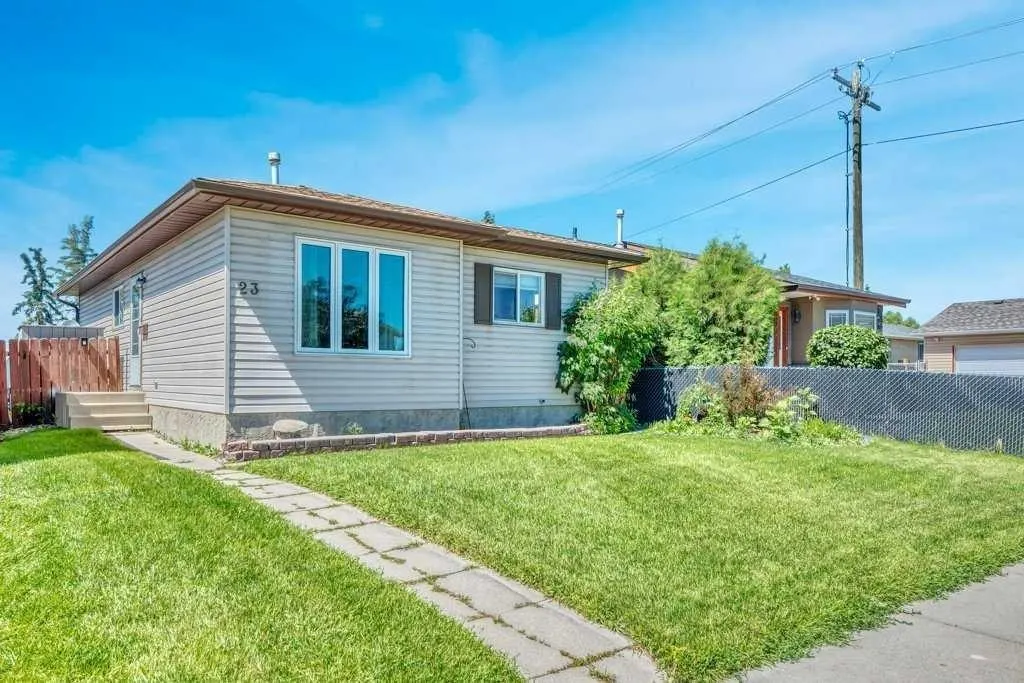 23 Abbercove Road SE — photo 2