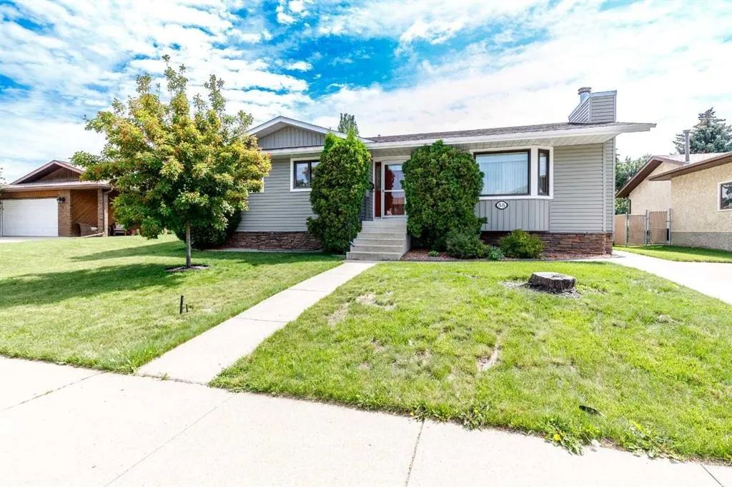 88 McCullough Cresent — photo 1