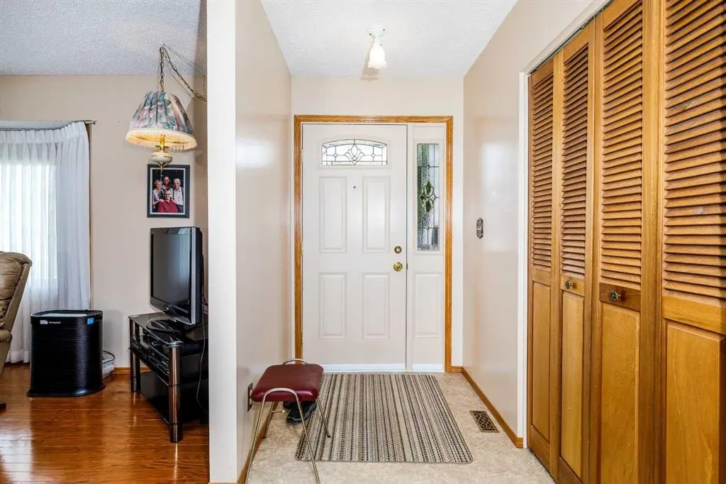 88 McCullough Cresent — photo 2