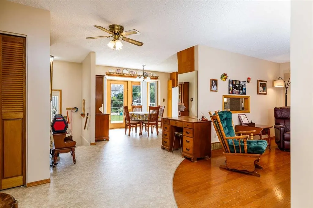 88 McCullough Cresent — photo 3