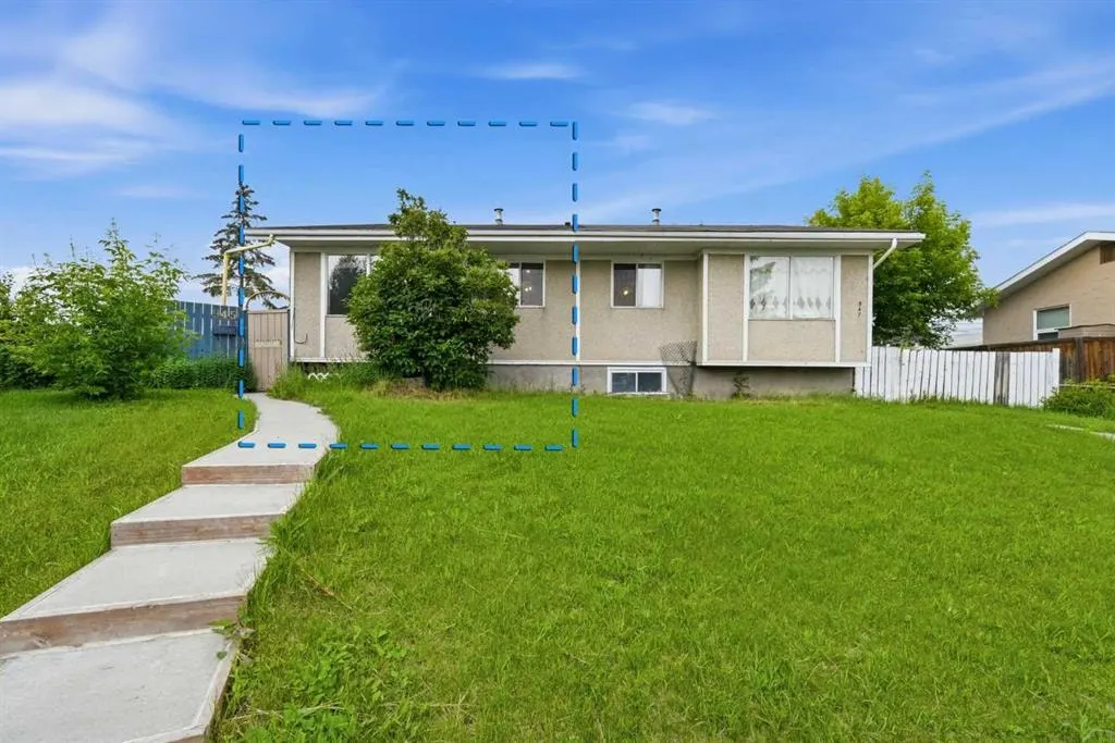 945 Marcombe Drive NE — photo 1
