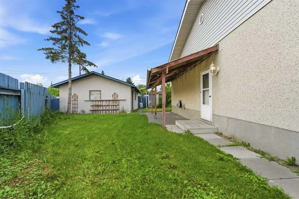 945 Marcombe Drive NE — photo 3