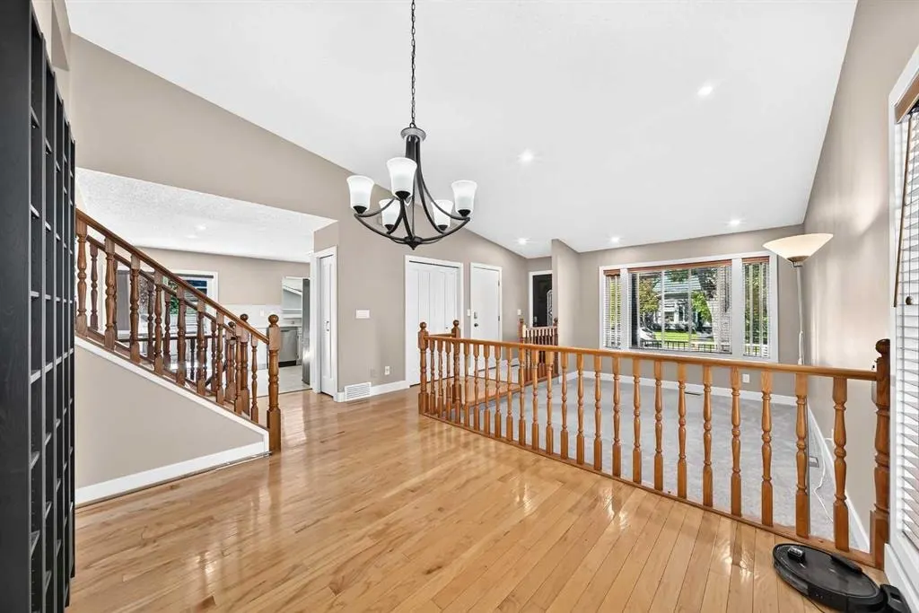 12 Sunvale Mews SE — photo 3