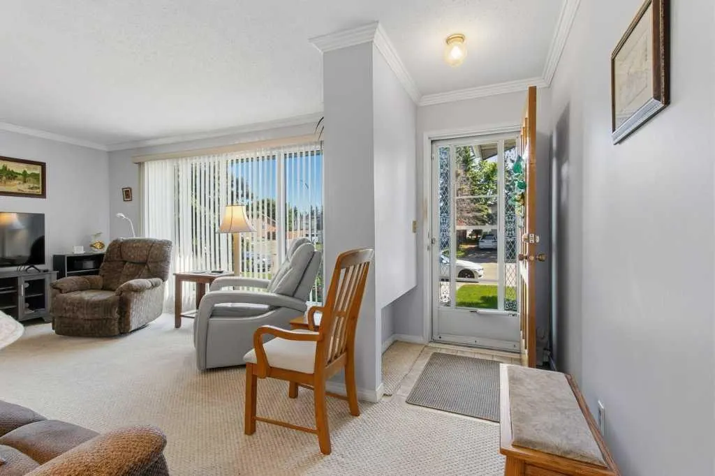 80 Oliver Street — photo 3
