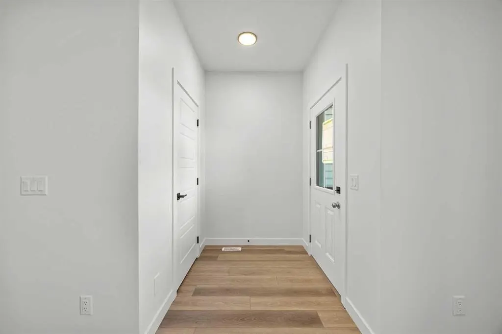 15445 45 Street SW — photo 2