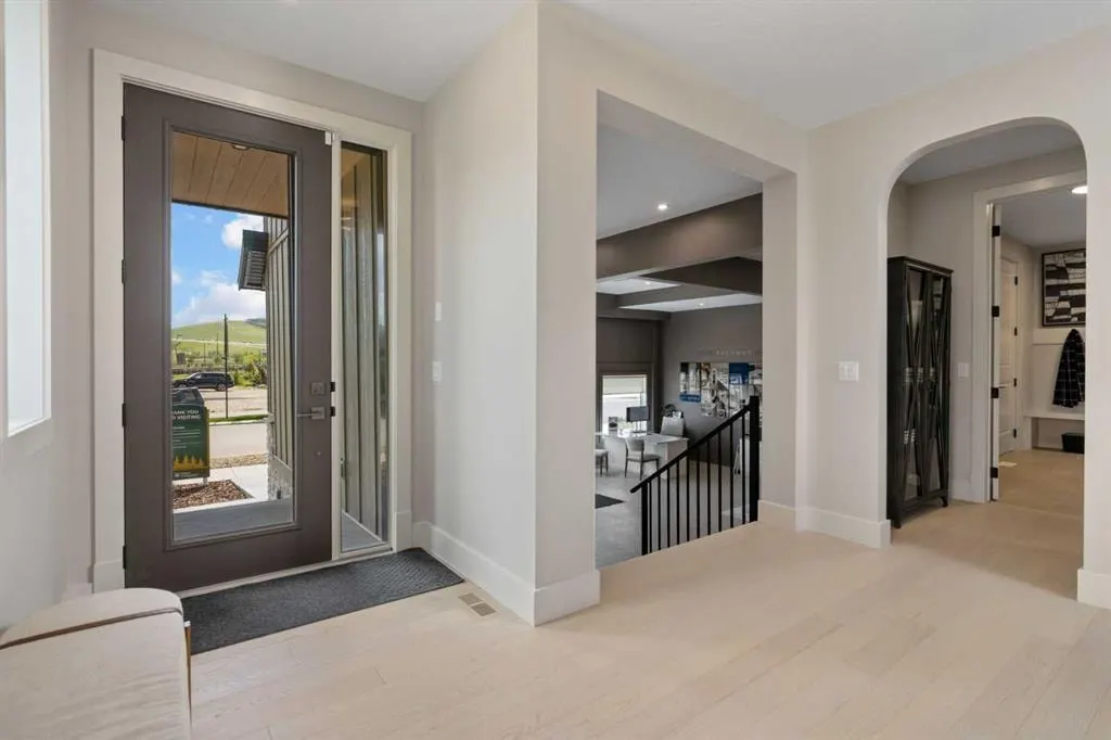 364 Greenwich Drive NW — photo 3