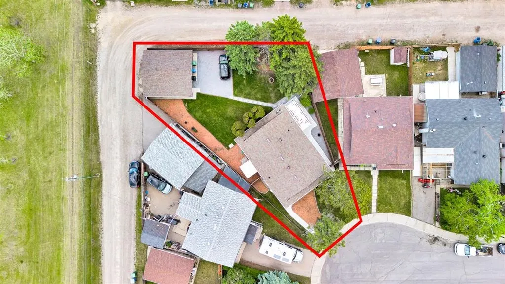 173 Margate Close NE — photo 2