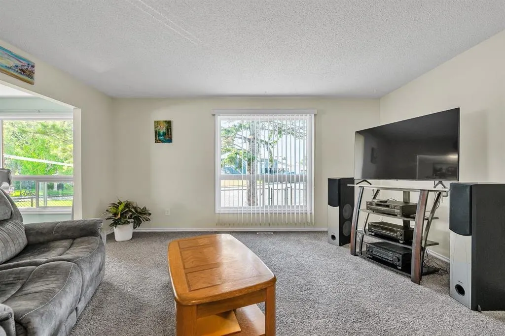 173 Margate Close NE — photo 3
