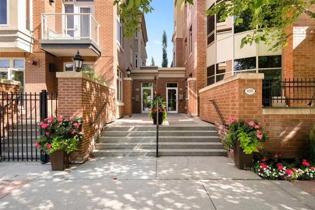 660 Eau Claire Avenue SW #103