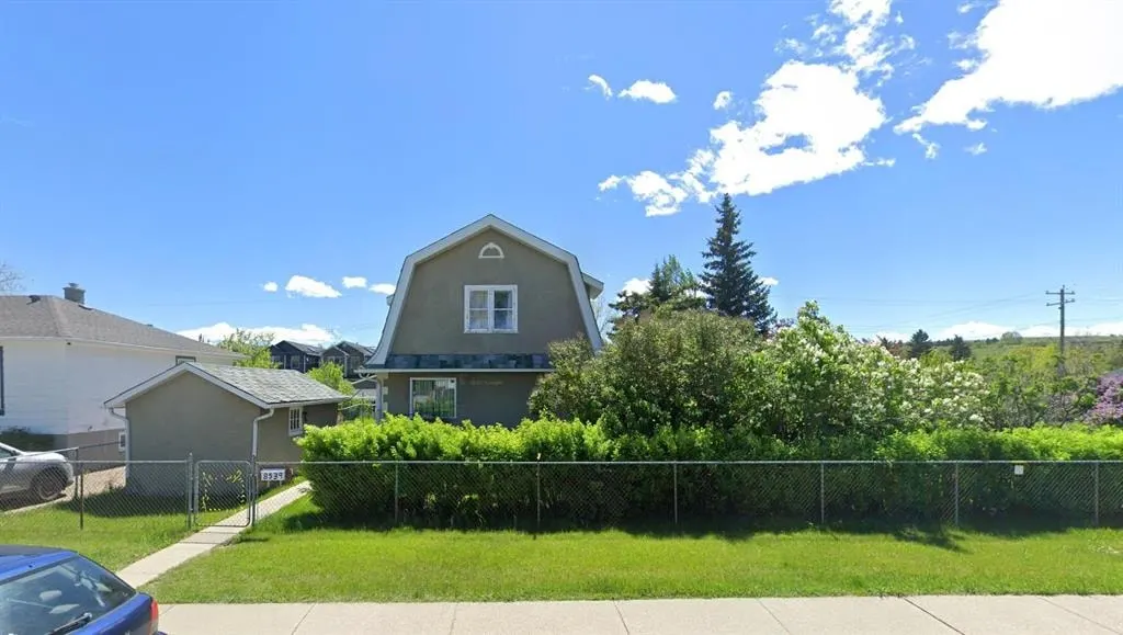 8539 48 Avenue NW — photo 3
